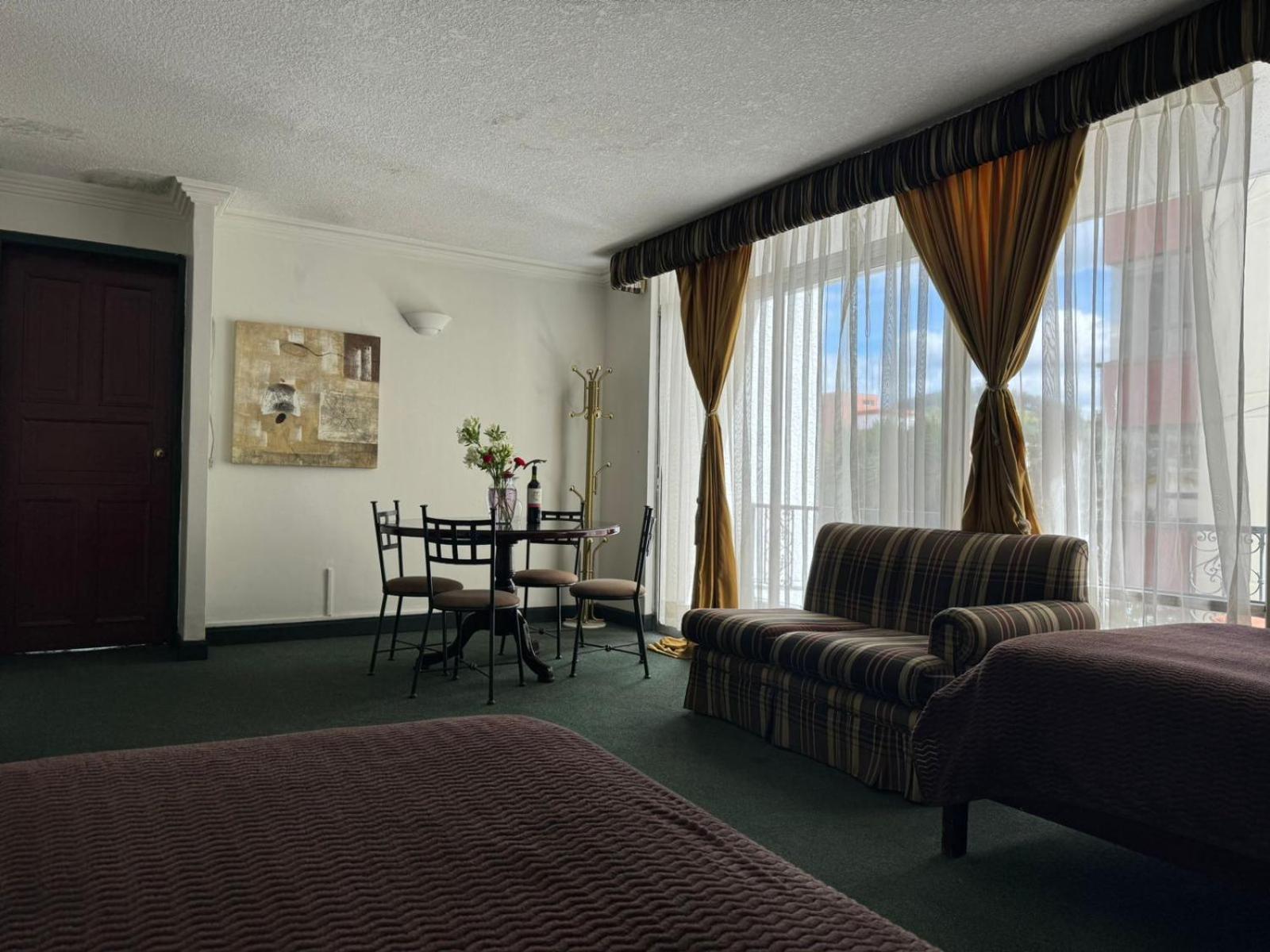 Suites & Hotel Gonzalez Suarez Quito Luaran gambar